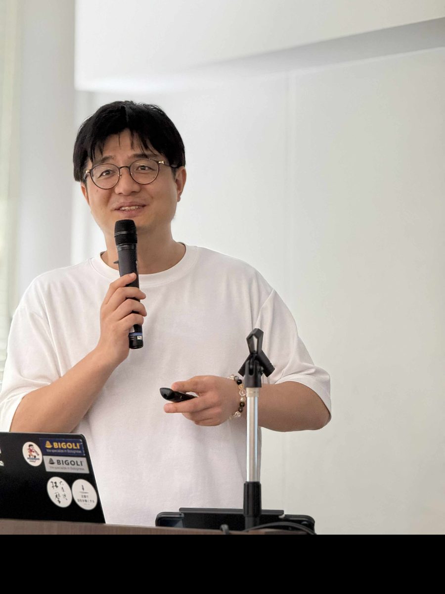 セミナーで話す、株式会社Carpe Diem 代表取締役・言語化パートナーの阪井裕樹